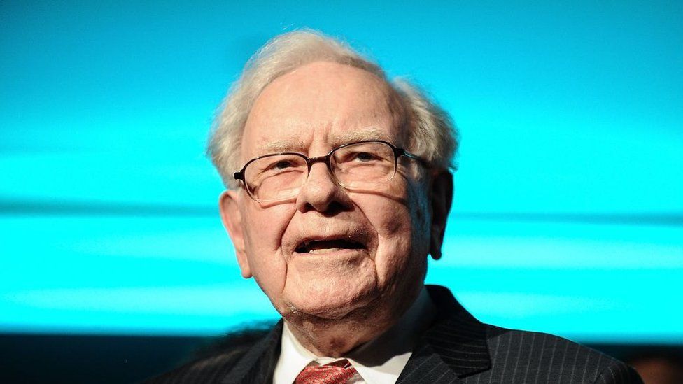 Investor Warren Buffett names Berkshire Hathaway successor - BBC News