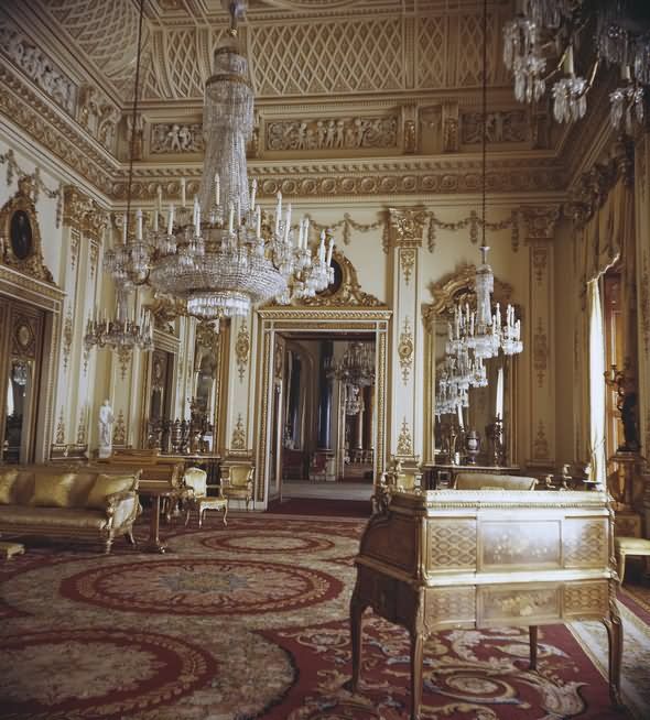 THE MOST BEAUTIFUL INTERIOR PICTURES OF BUCKINGHAM PALACE LONDON | Buckingham palace, Palace interior, Palace