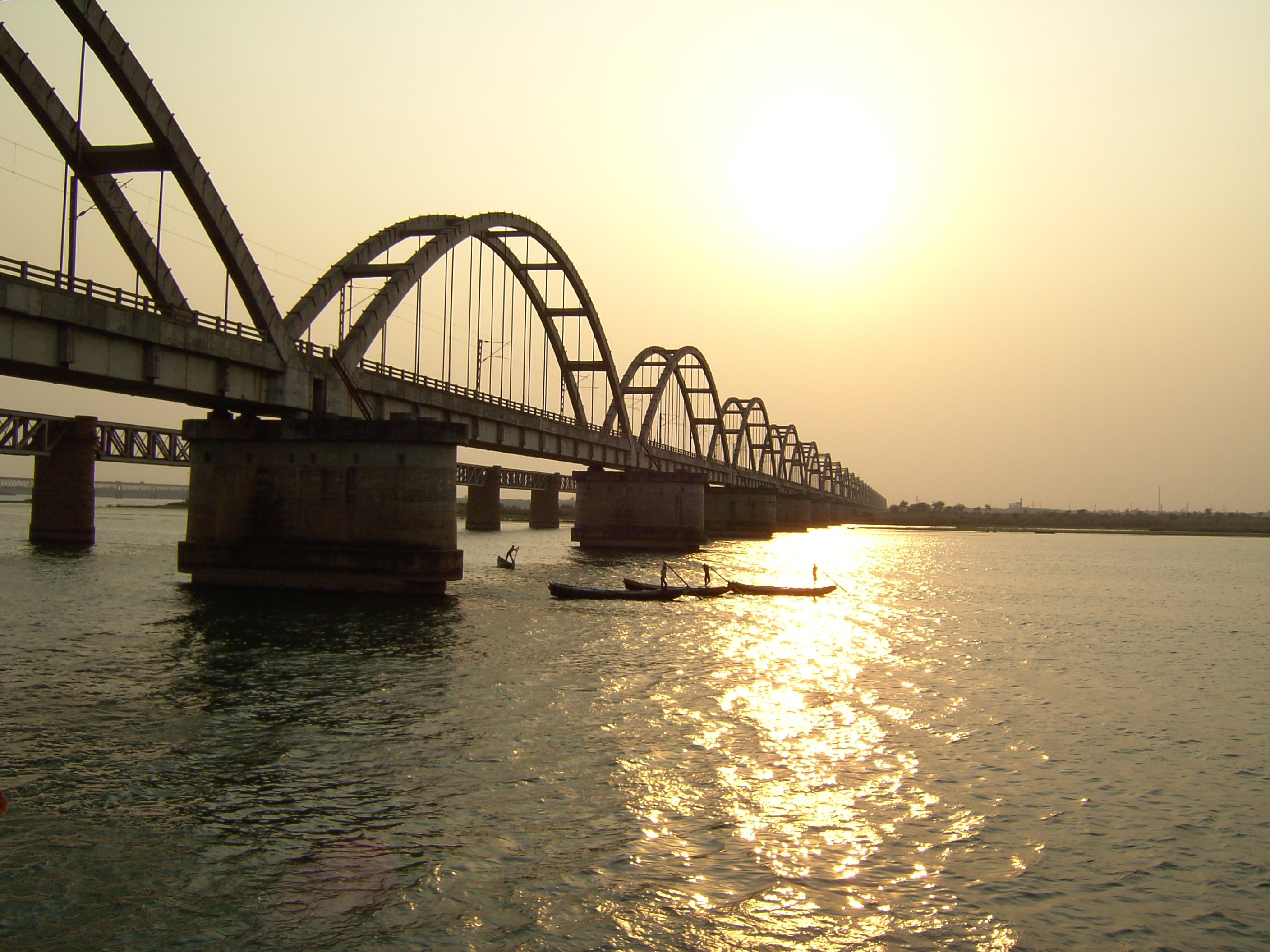 Godavari Arch Bridge - Wikipedia