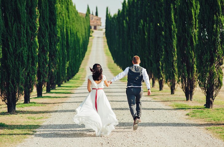 Tuscany bride and groom