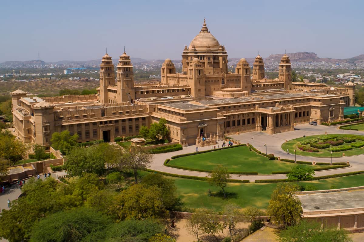 What's the inspiration for Umaid Bhawan Palace's architecture?