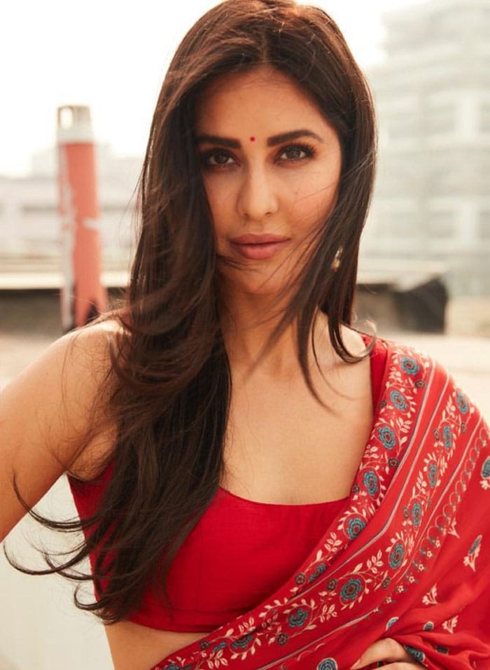 Lady In Red Katrina Kaif Dazzles All In A Block Printed Saree