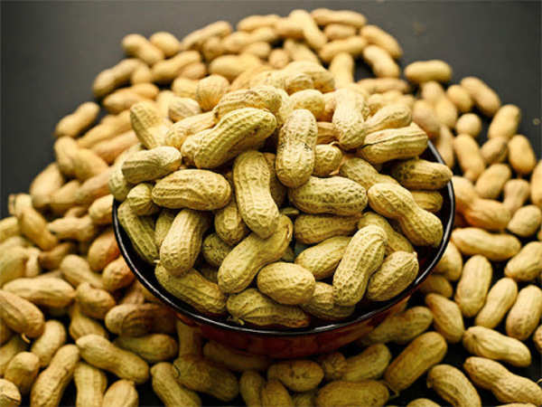 eating-peanuts-every-day-may-keep-heart