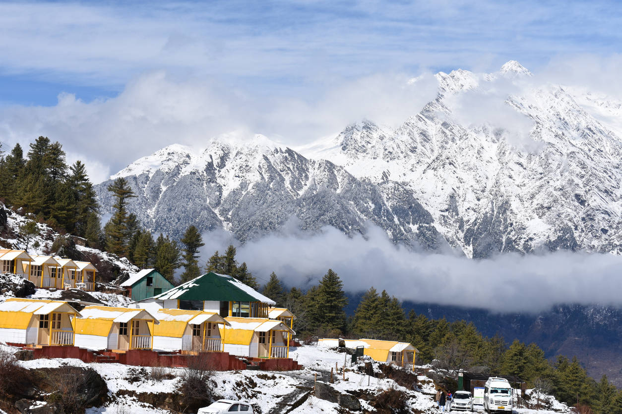 Uttarakhand's Auli covered in snow; no power supply for days | Times of India Travel