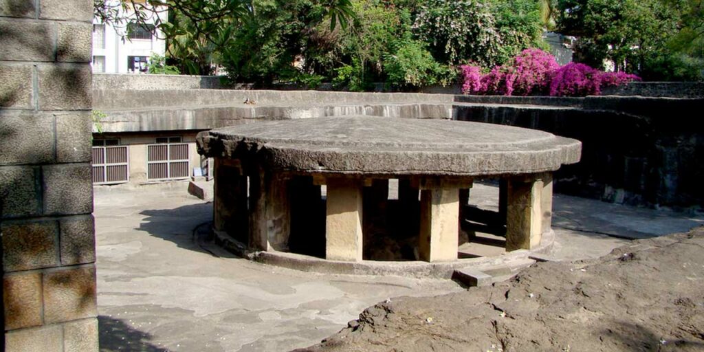 pataleshwar-cave-temple.