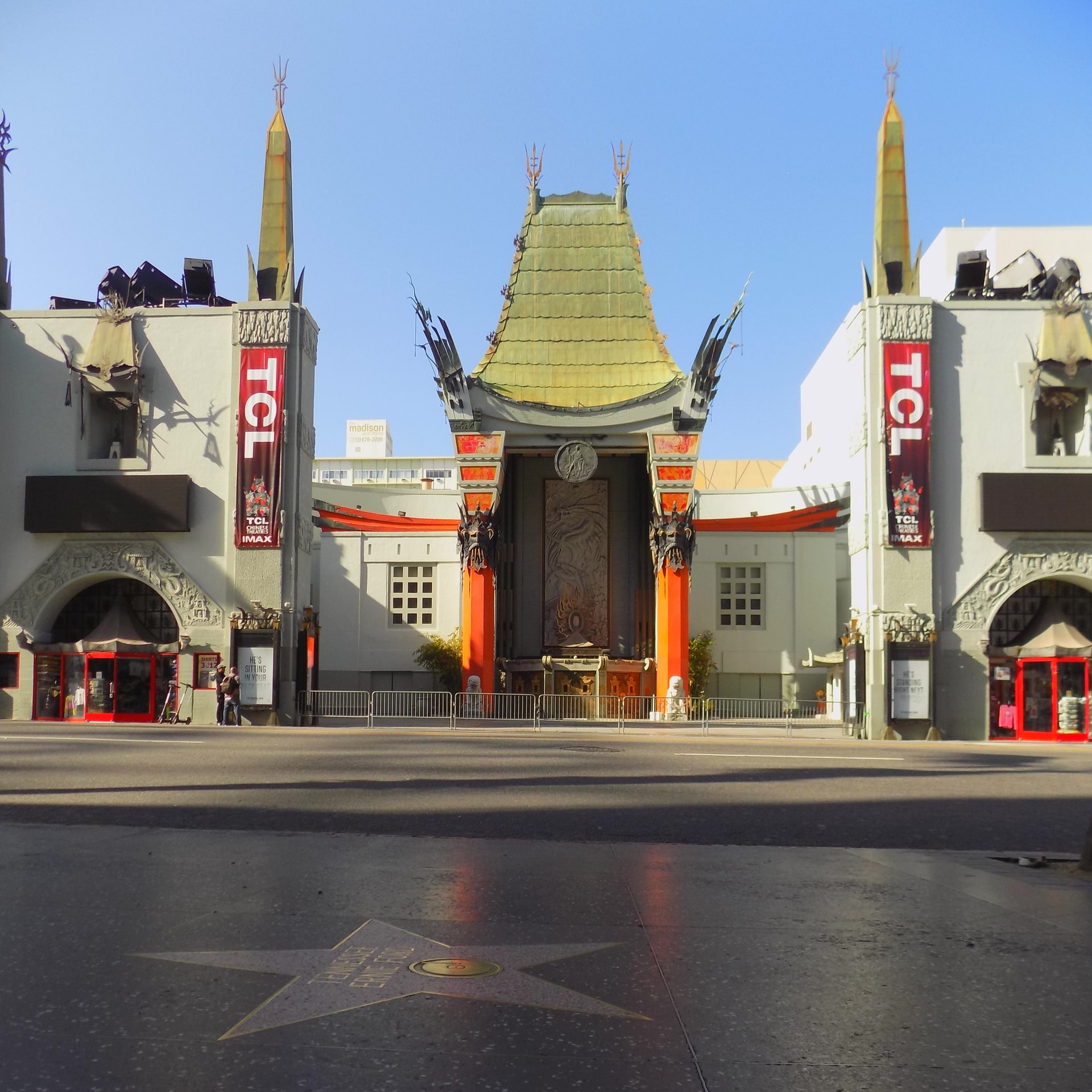 xGraumans-Chinese-Theatre-in-Hollywood