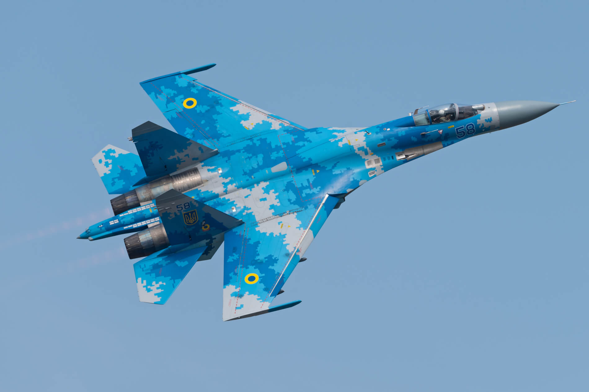  Sukhoi Su-27 Flanker - Fastest Plane in the World (Top Speed)