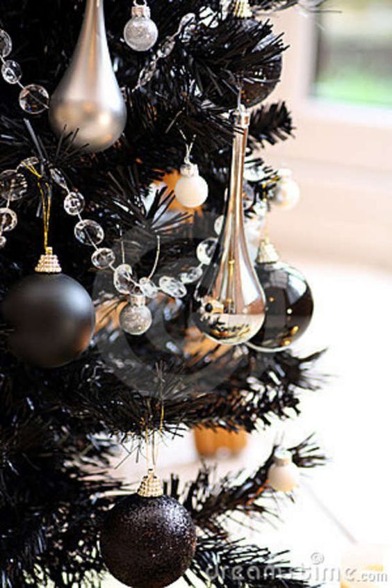  Black Christmas Tree Decorations-Black Christmas Tree Ideas