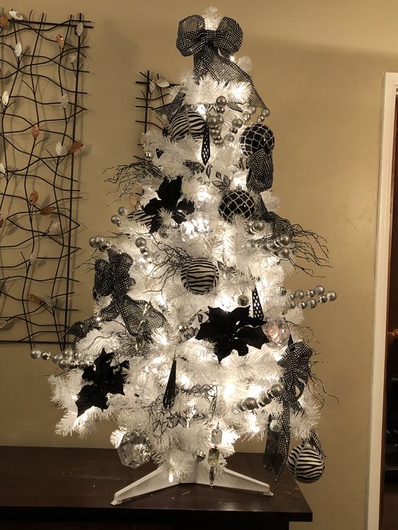 Black And White Christmas Tree  -Black Christmas Tree Ideas