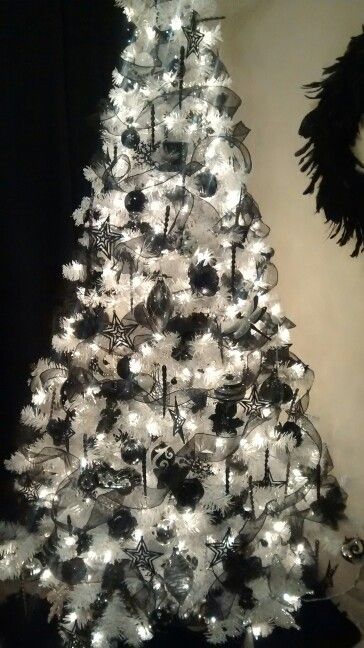 White And Black Christmas Tree -Black Christmas Tree Ideas