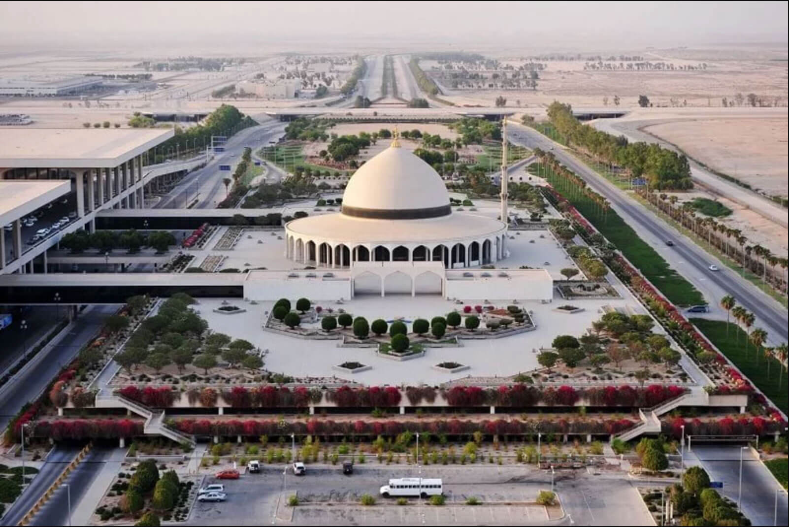 King Fahd International Airport (DMM) - 776 Km2-Biggest Airports In World