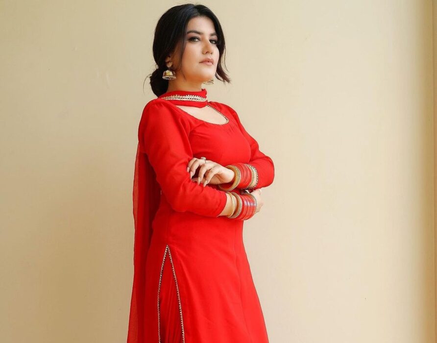 Kaur B-Beautiful & Hottest Punjabi Female Singers