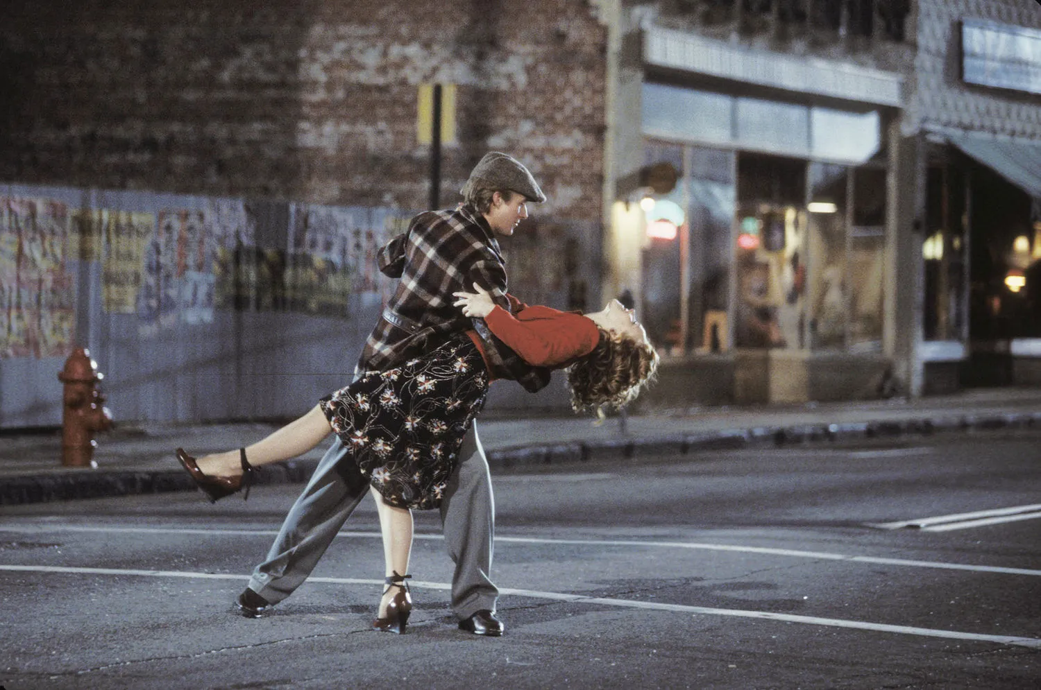 The Notebook: Slow Dancing in the Street-Romantic & Hot Hollywood Scenes