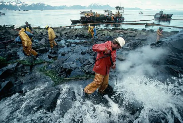 Drunk oil tanker captain causes ecological disaster in Alaska-Most Expensive Mistakes Ever Made in History