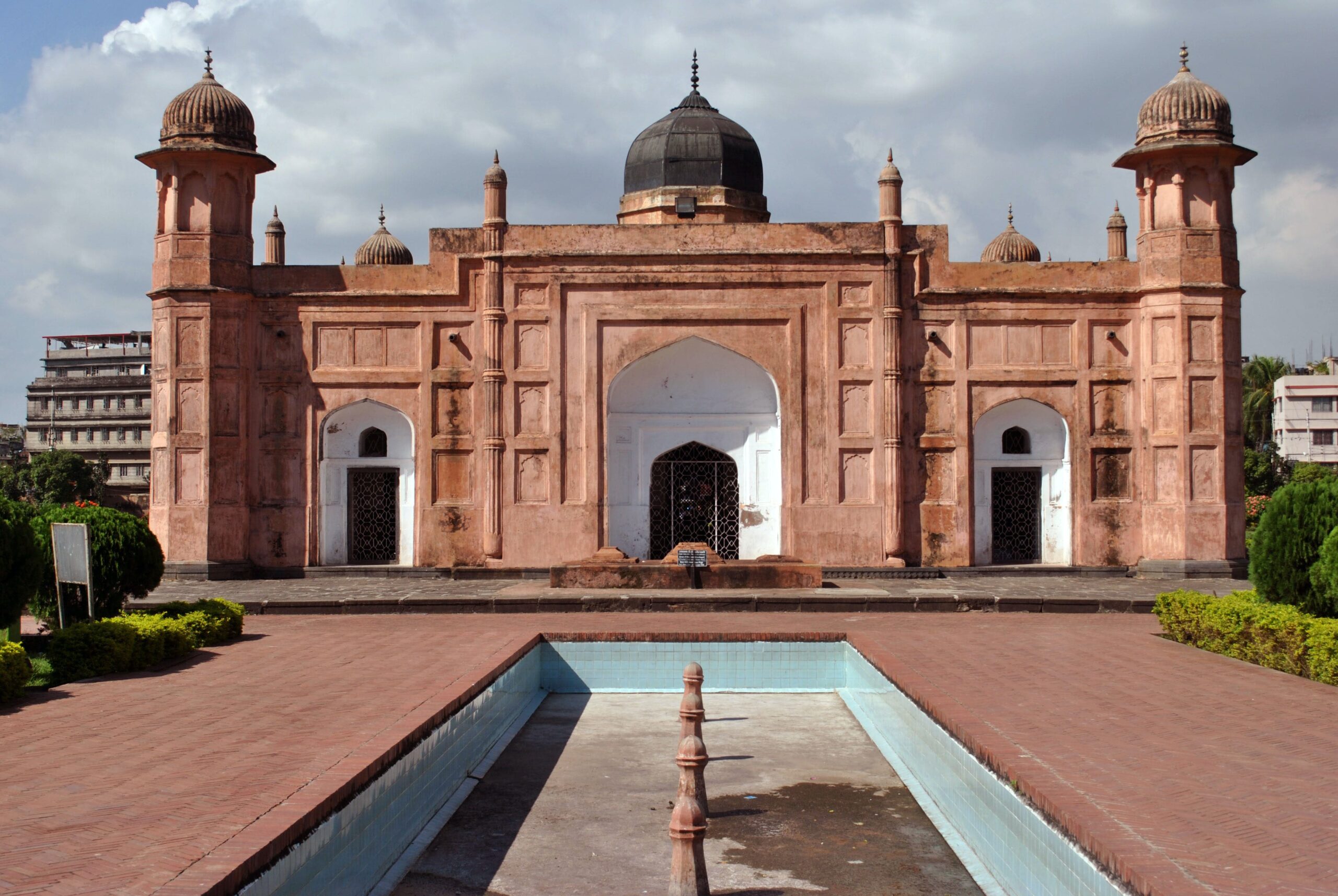 Best Tourist Places to Visit in Bangladesh-Lalbagh Fort