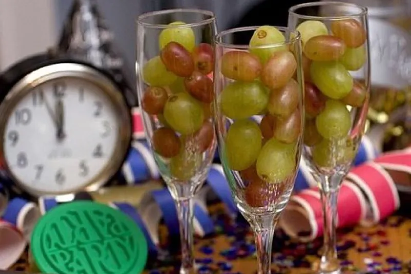 Amazing Facts About Spain-There's a Spanish New Year's custom where you eat 12 grapes