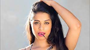 Crazy Facts About Lilly Singh - IISuperwomanII-Degree In Psychology