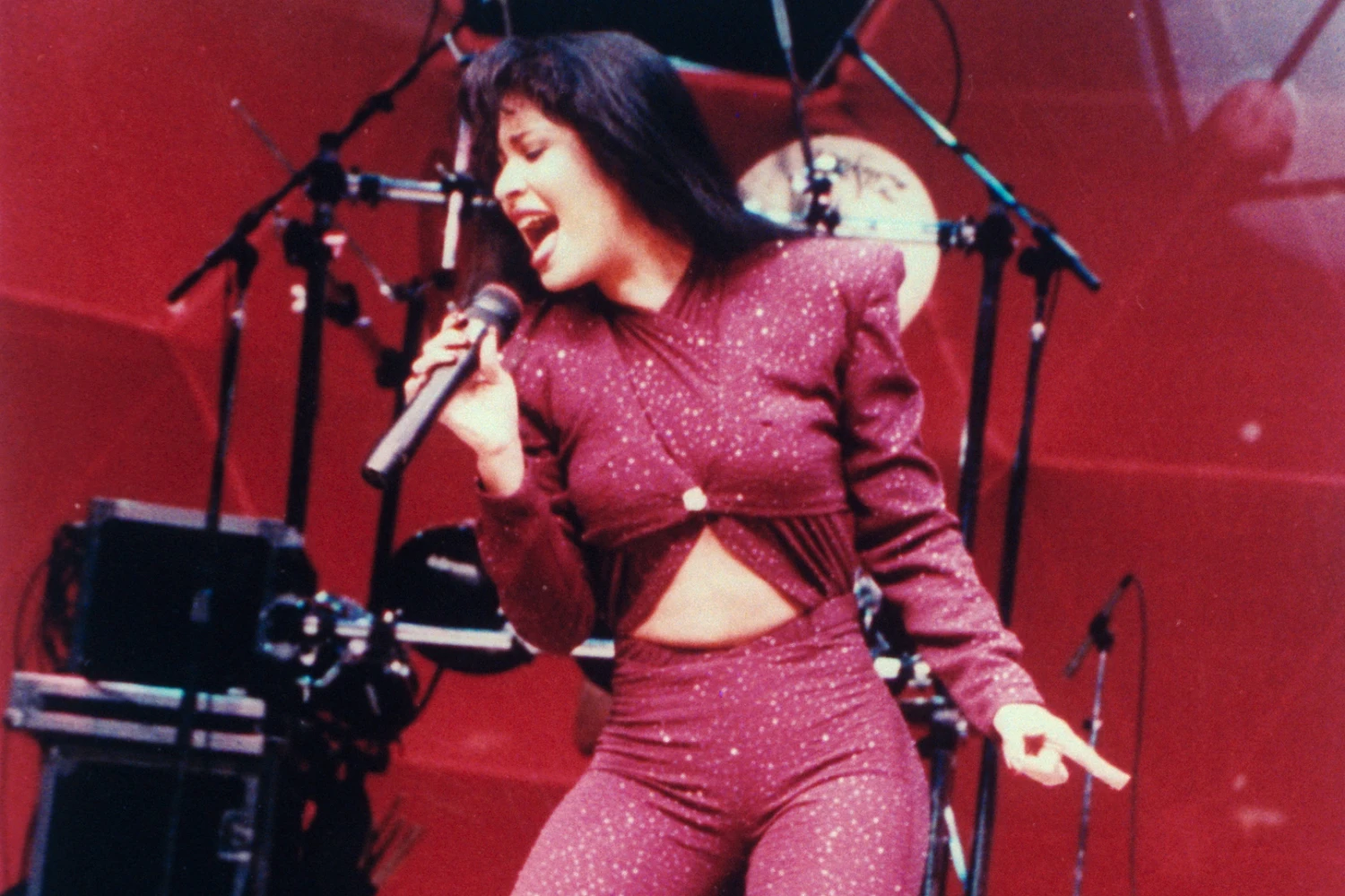 Celebrities With Surprising Religious Bacgrounds-Selena Quintanilla