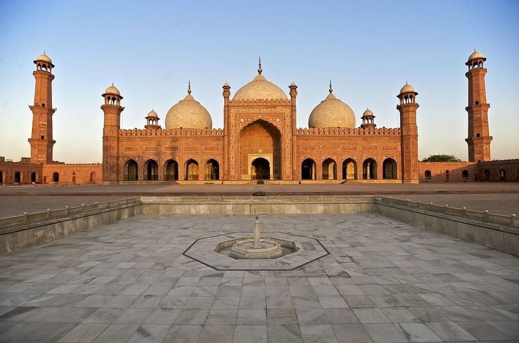  Biggest Mosques In The World-Badshahi Mosque